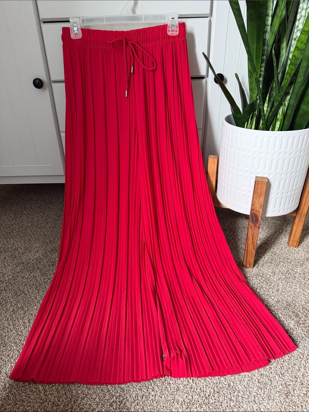 Wide-Leg Pleated Pants in Vibrant Red - Women
